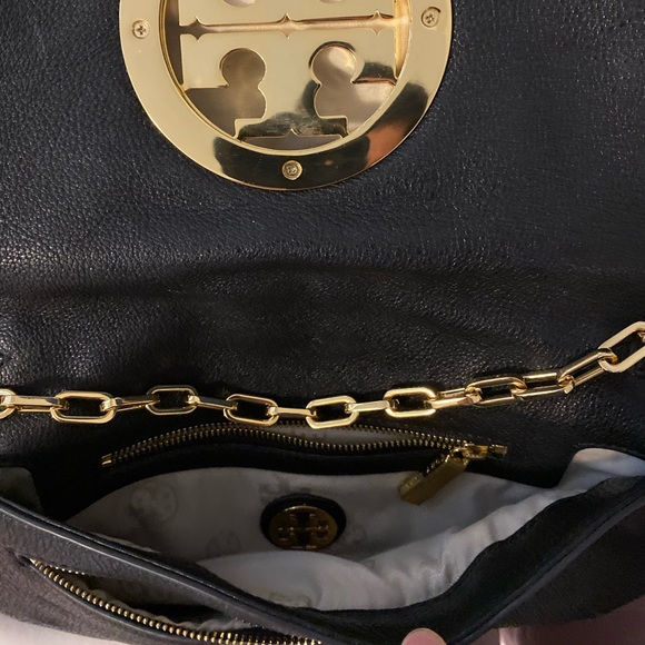 Tory Burch clutch with long gold chain strap - Picture 3 of 3